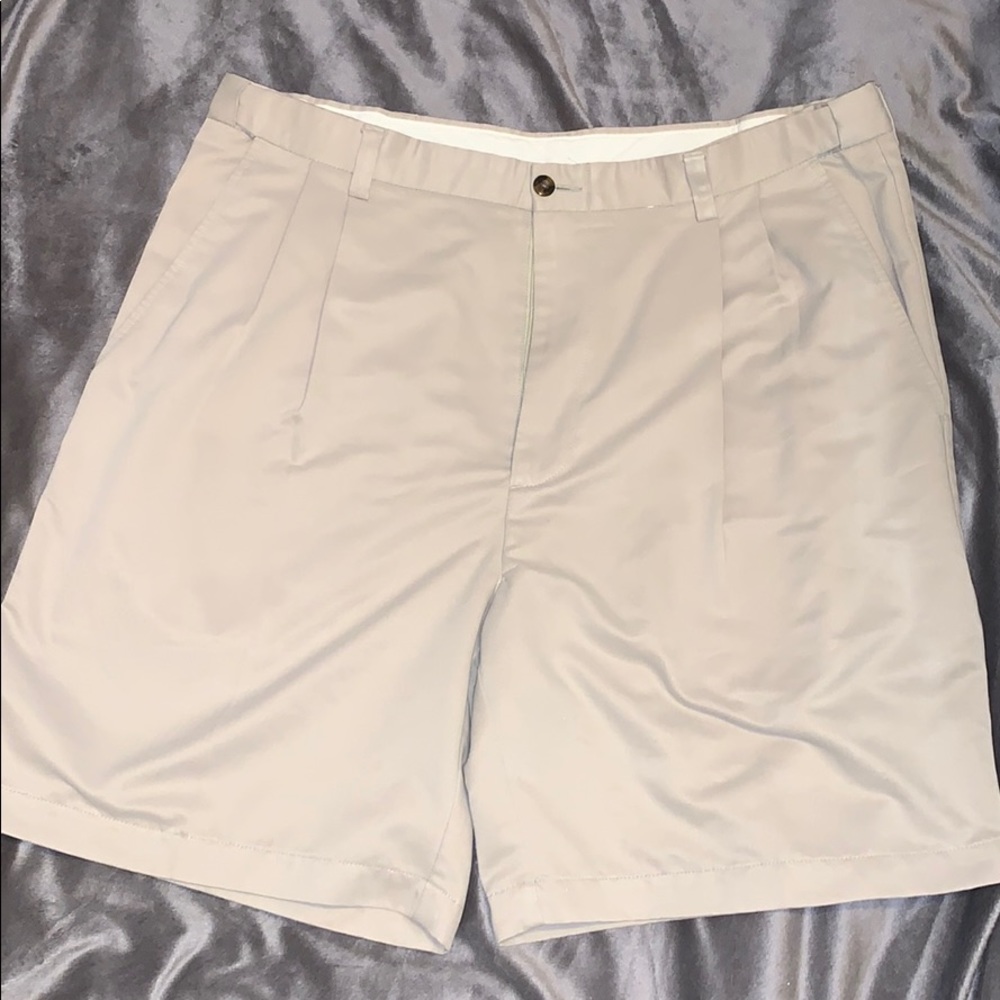 Khaki haggar shorts